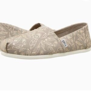 TOMS Women’s 6.5 Gray Chambray Silver Metallic Feather Print Slip-on Flats